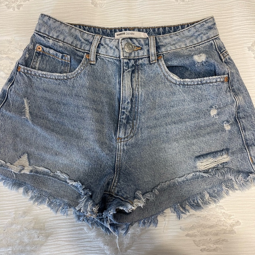 Garage Festival Medium Wash short